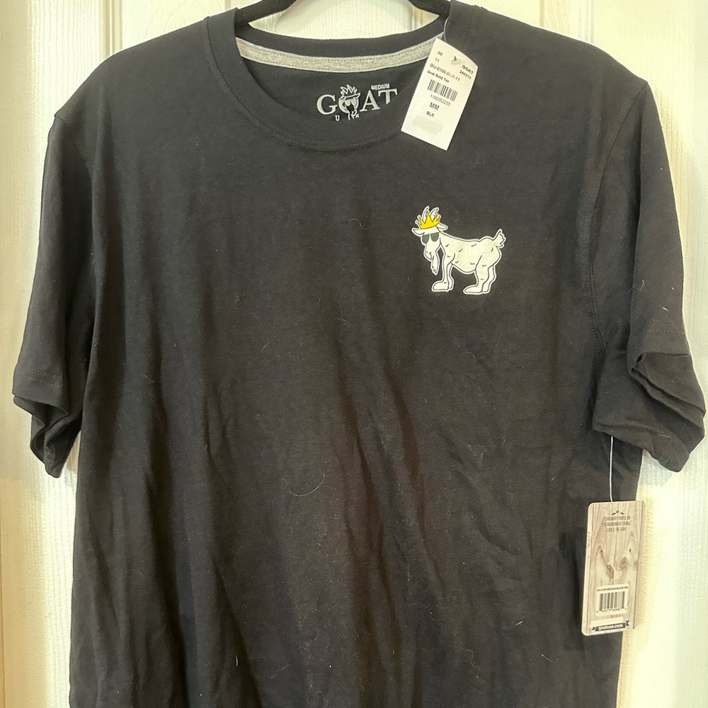 GOAT USA Men’s M.  BNWT.  Black & white classic T.